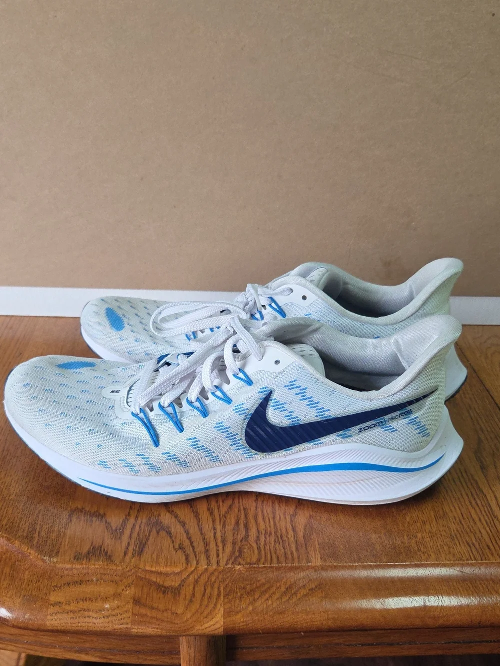 Nike Air Zoom Vomero 14 sneakers 2019 in a white and blue colorway.